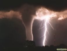 Tornado und Blitz